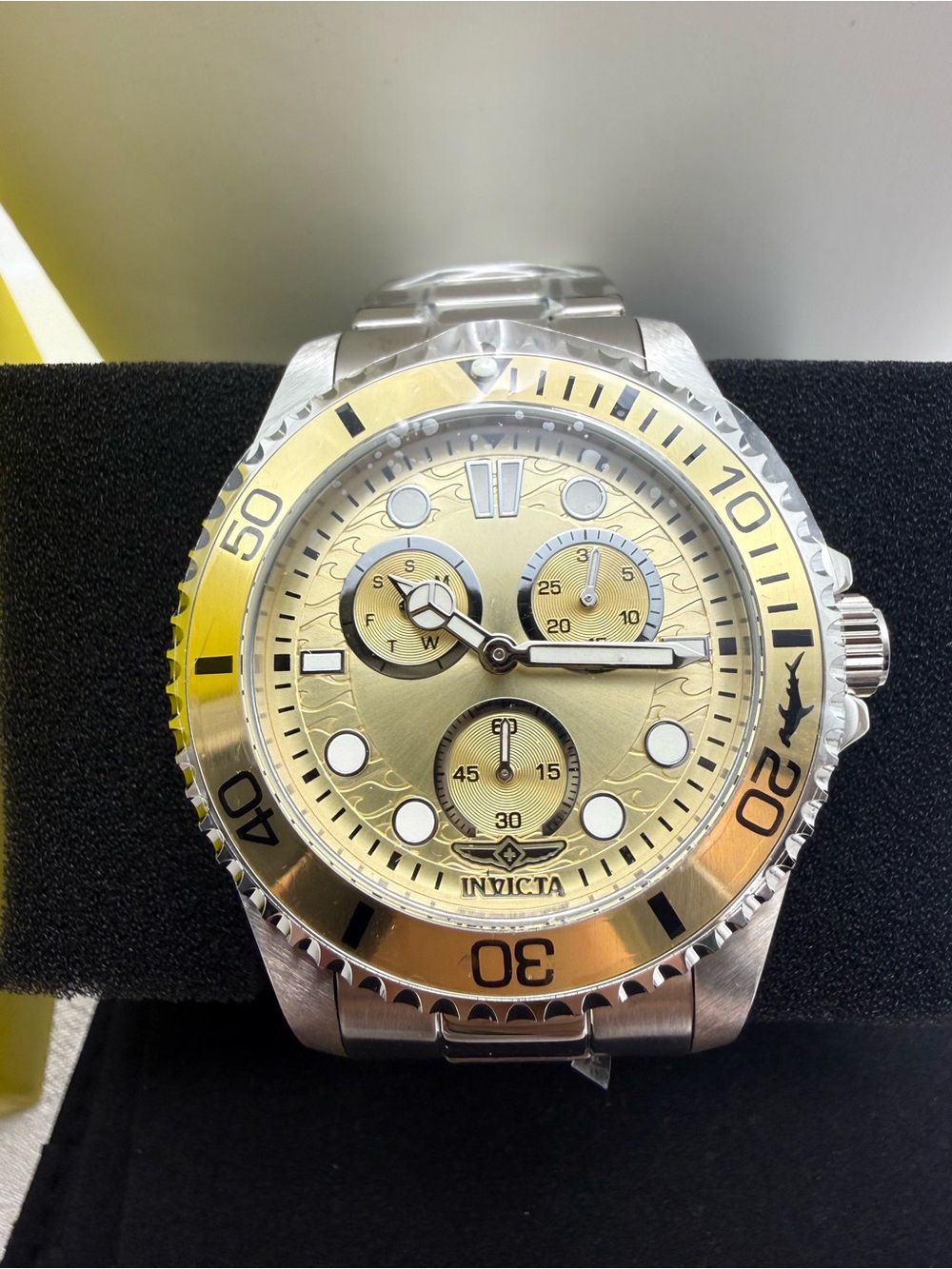 Invicta Pro Diver Chrono 20000 Silver & Gold, 43mm and 100m water resistant